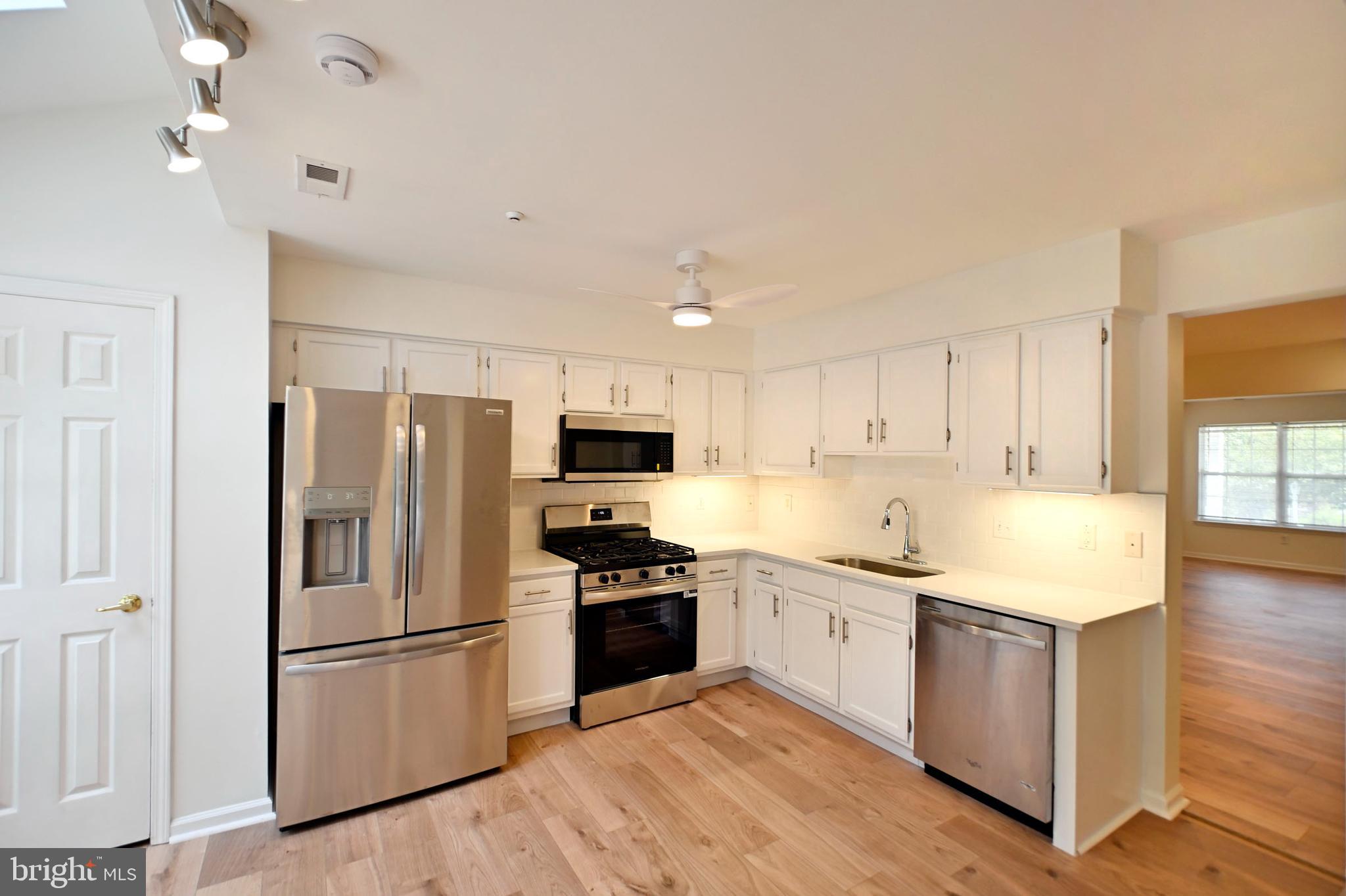 WILSHIRE HUNT - Residential Lease