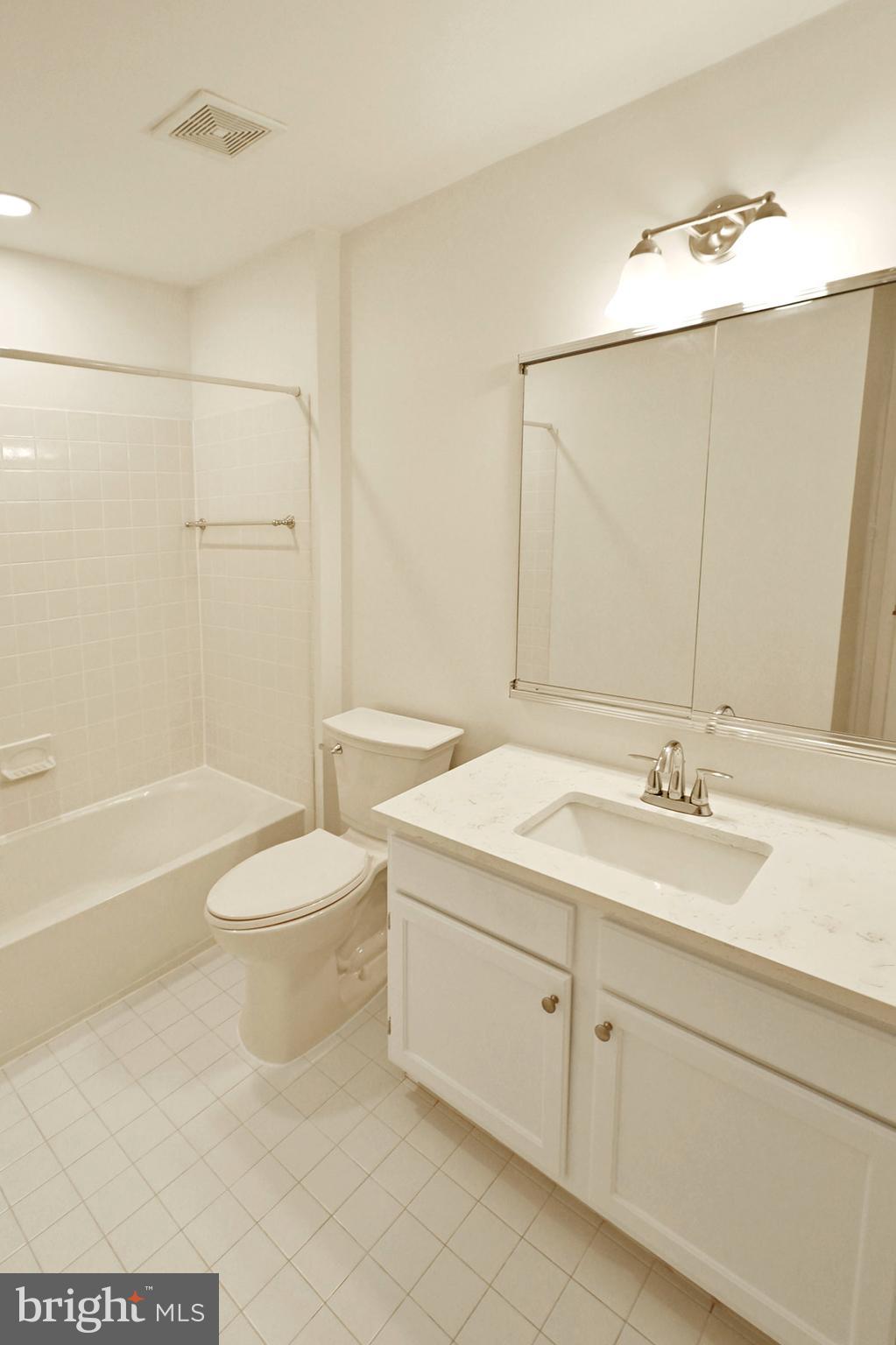 WILSHIRE HUNT - Residential Lease