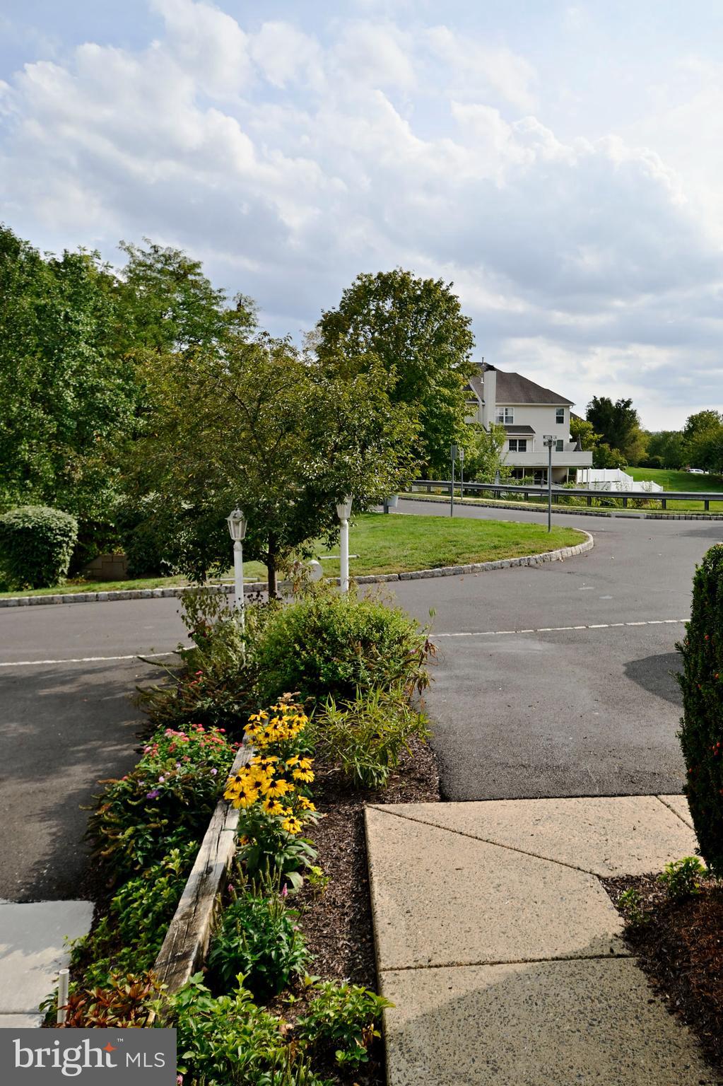 WILSHIRE HUNT - Residential Lease