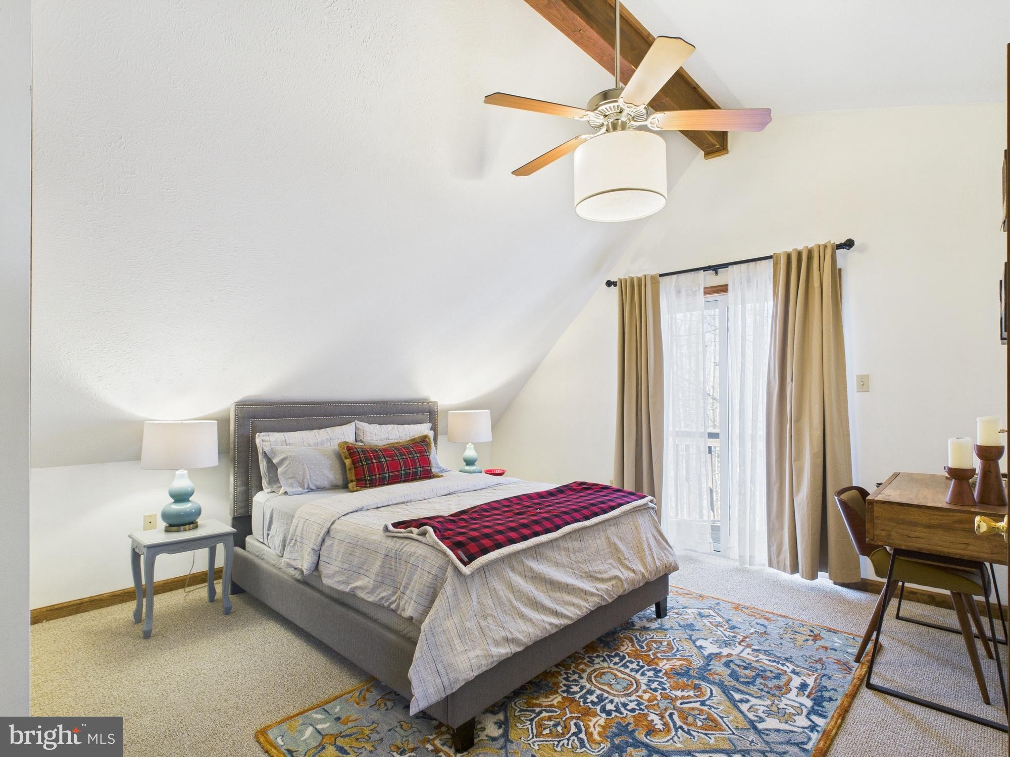 ARROWHEAD LAKE - Residential