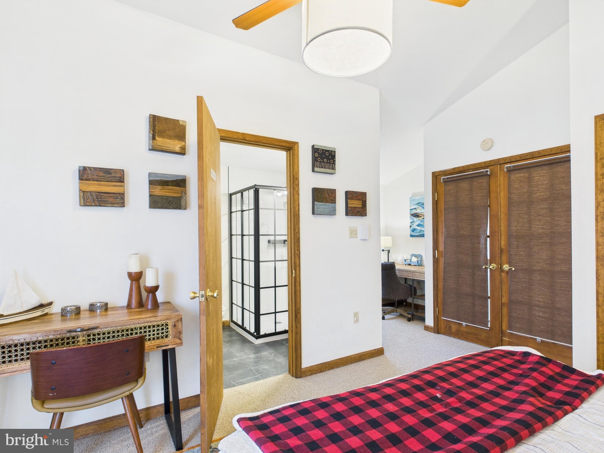 ARROWHEAD LAKE - Residential