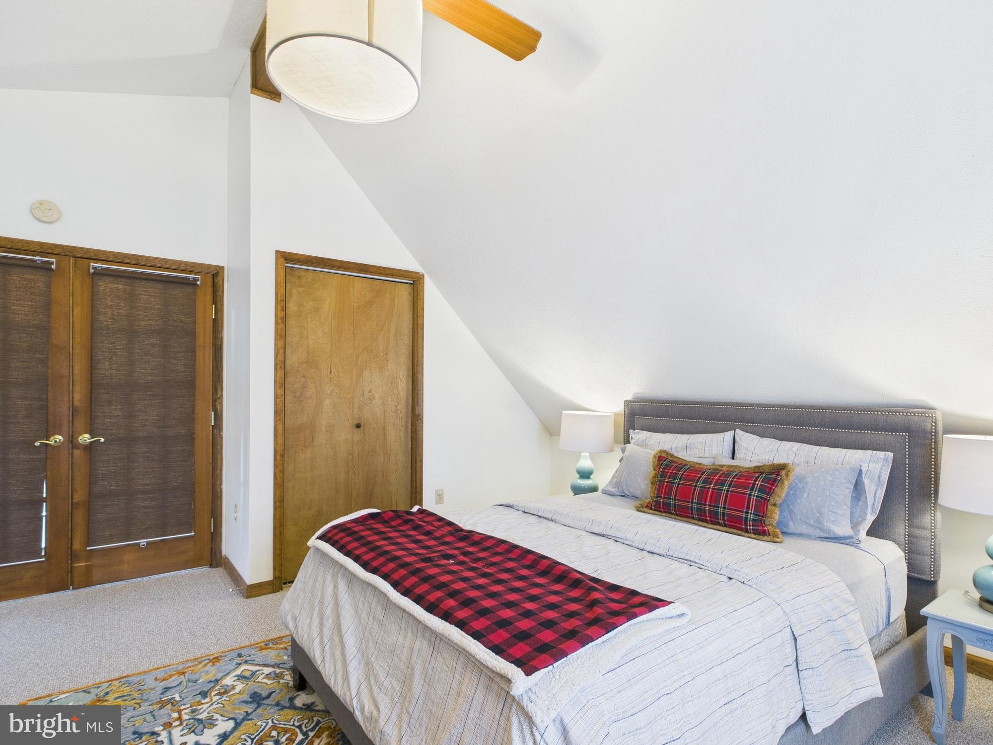 ARROWHEAD LAKE - Residential