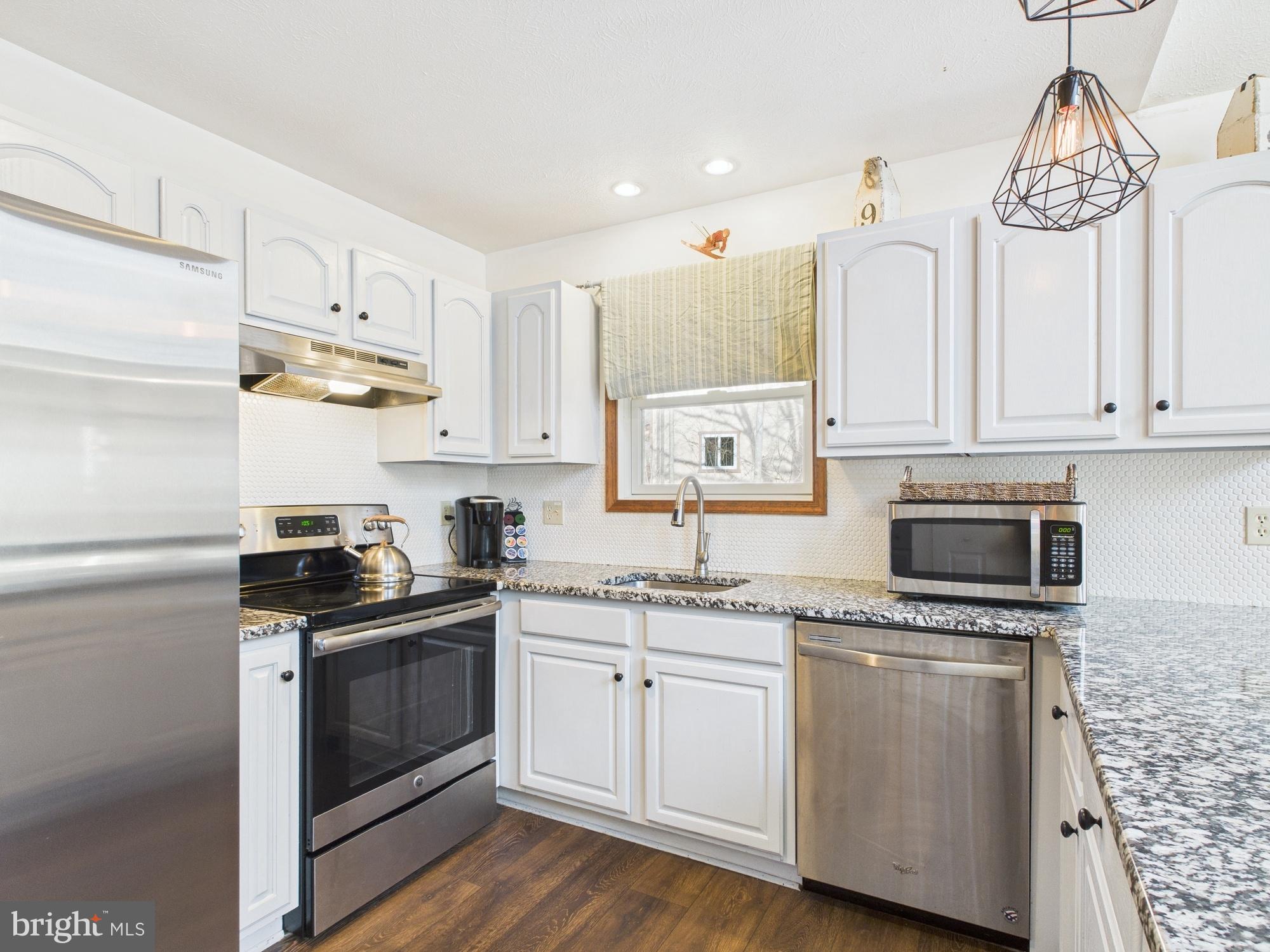 ARROWHEAD LAKE - Residential