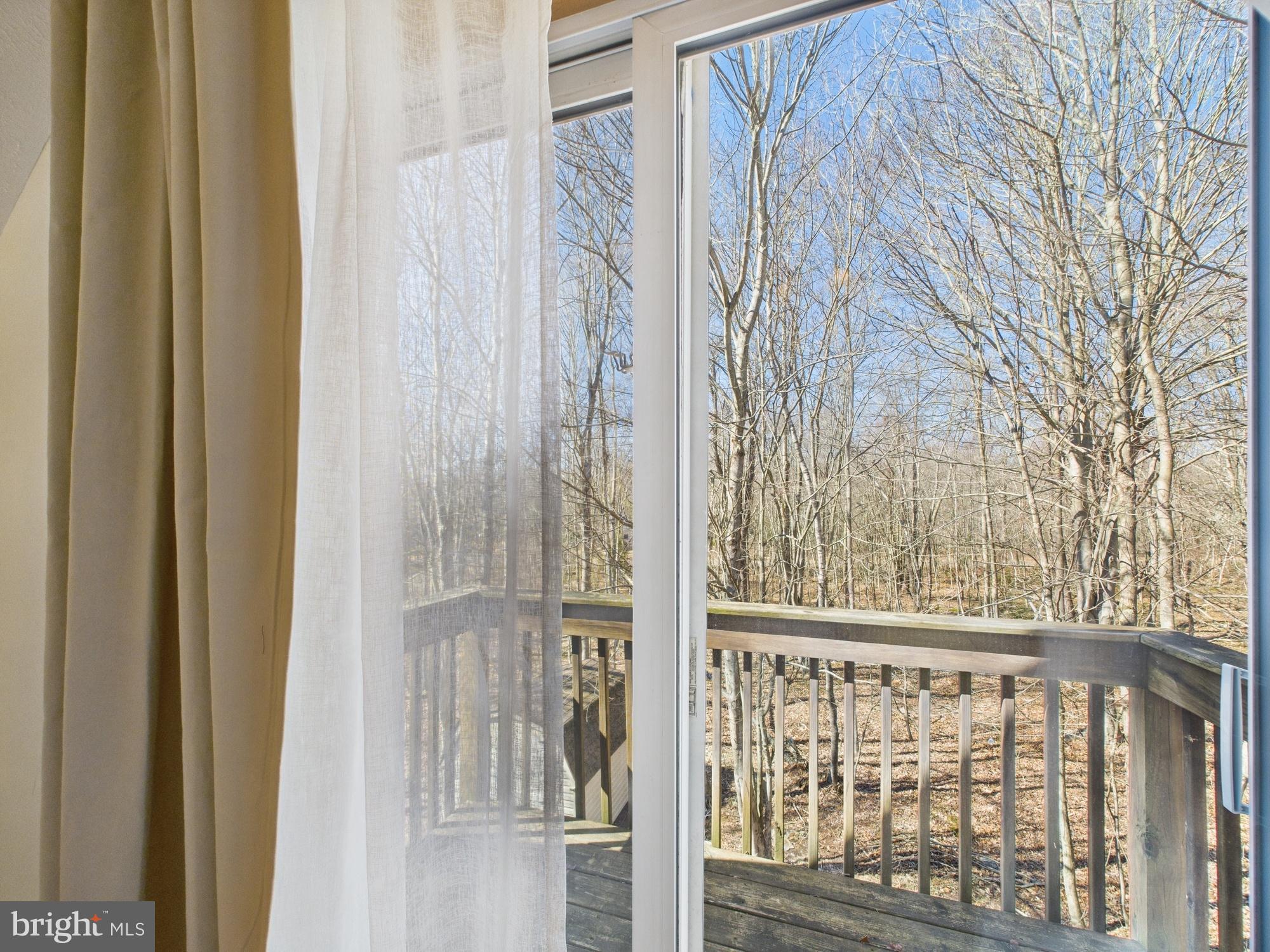 ARROWHEAD LAKE - Residential