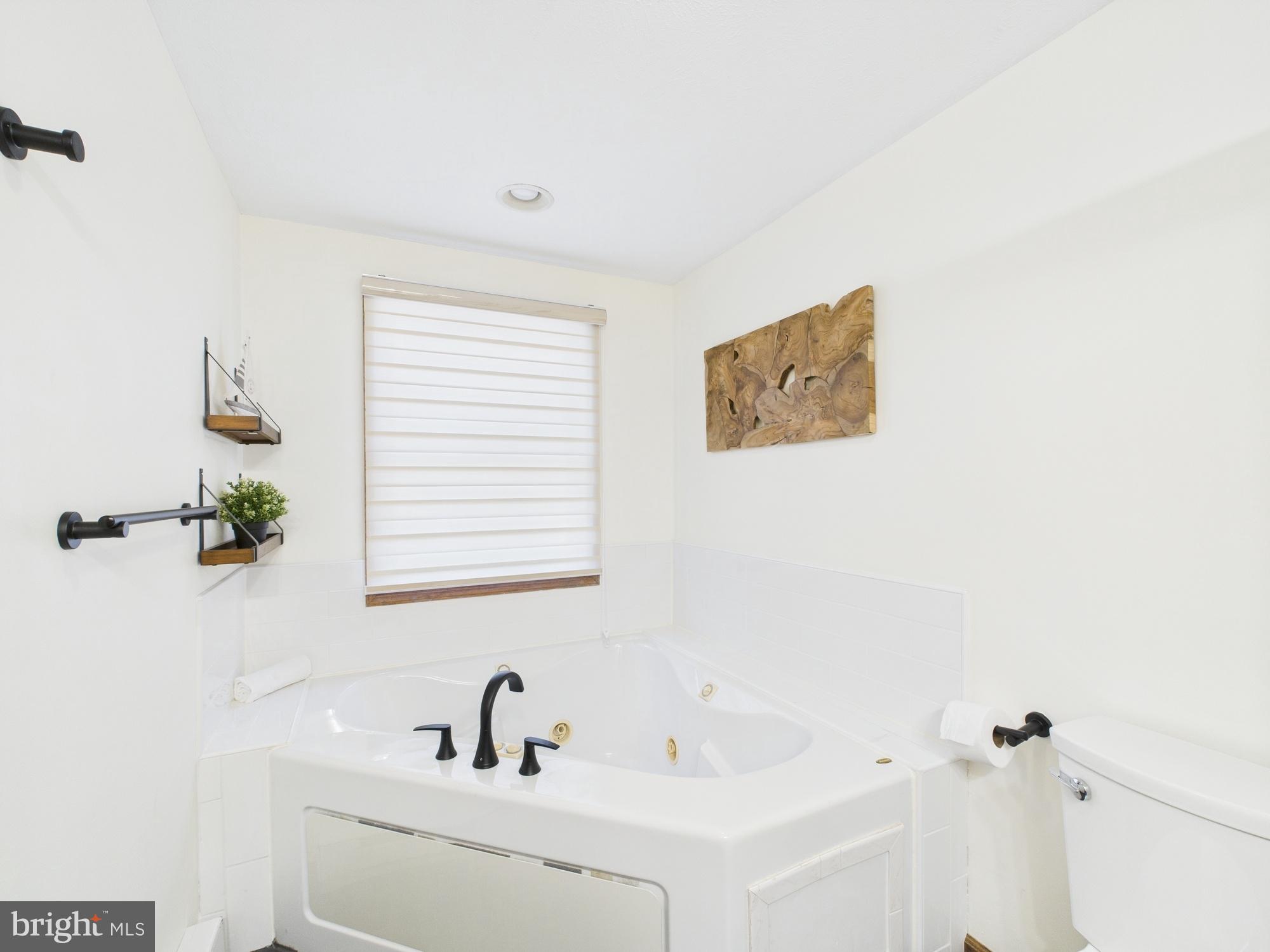 ARROWHEAD LAKE - Residential