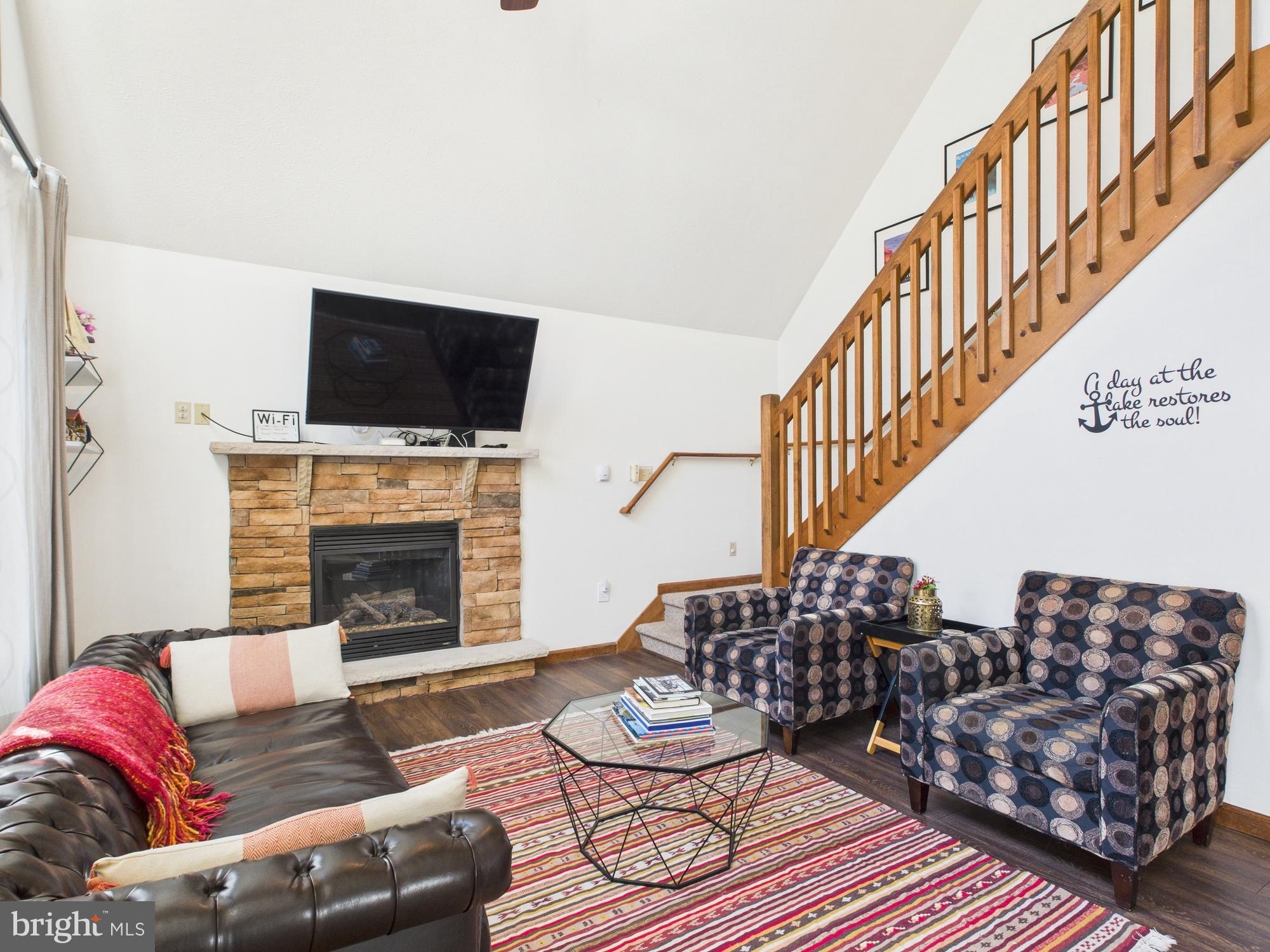 ARROWHEAD LAKE - Residential