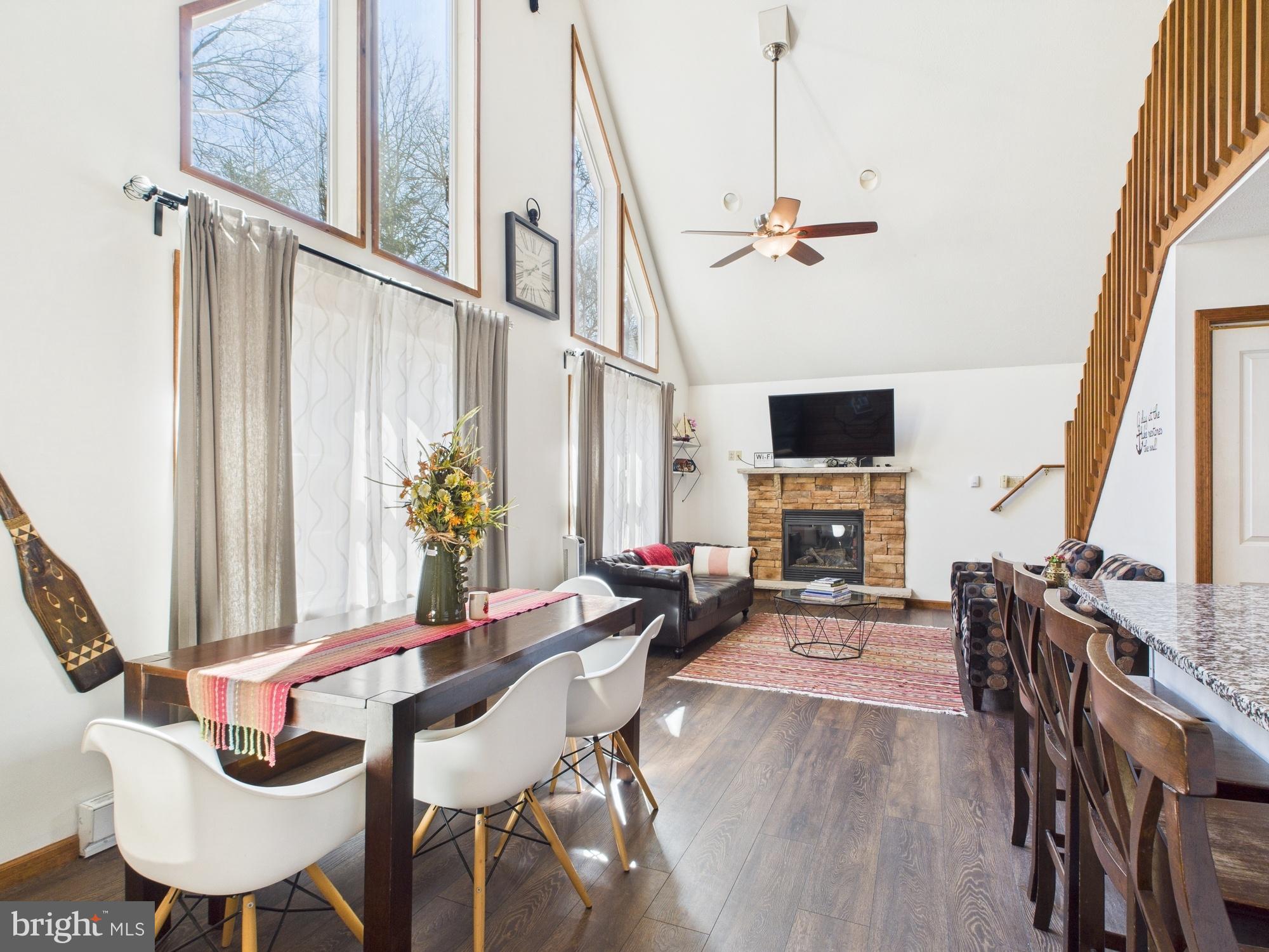 ARROWHEAD LAKE - Residential