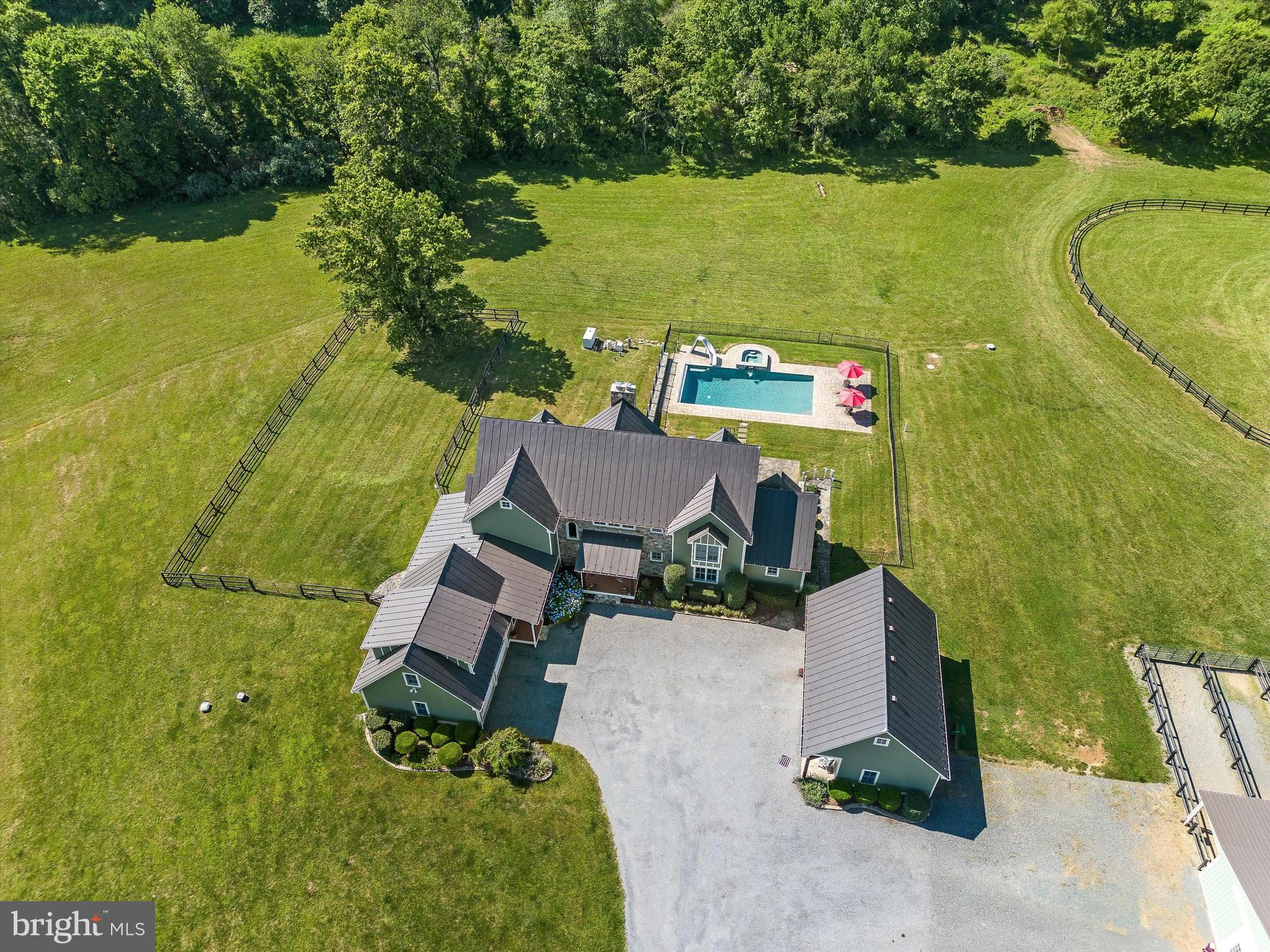 WATERFIELD HAMLET - Farm