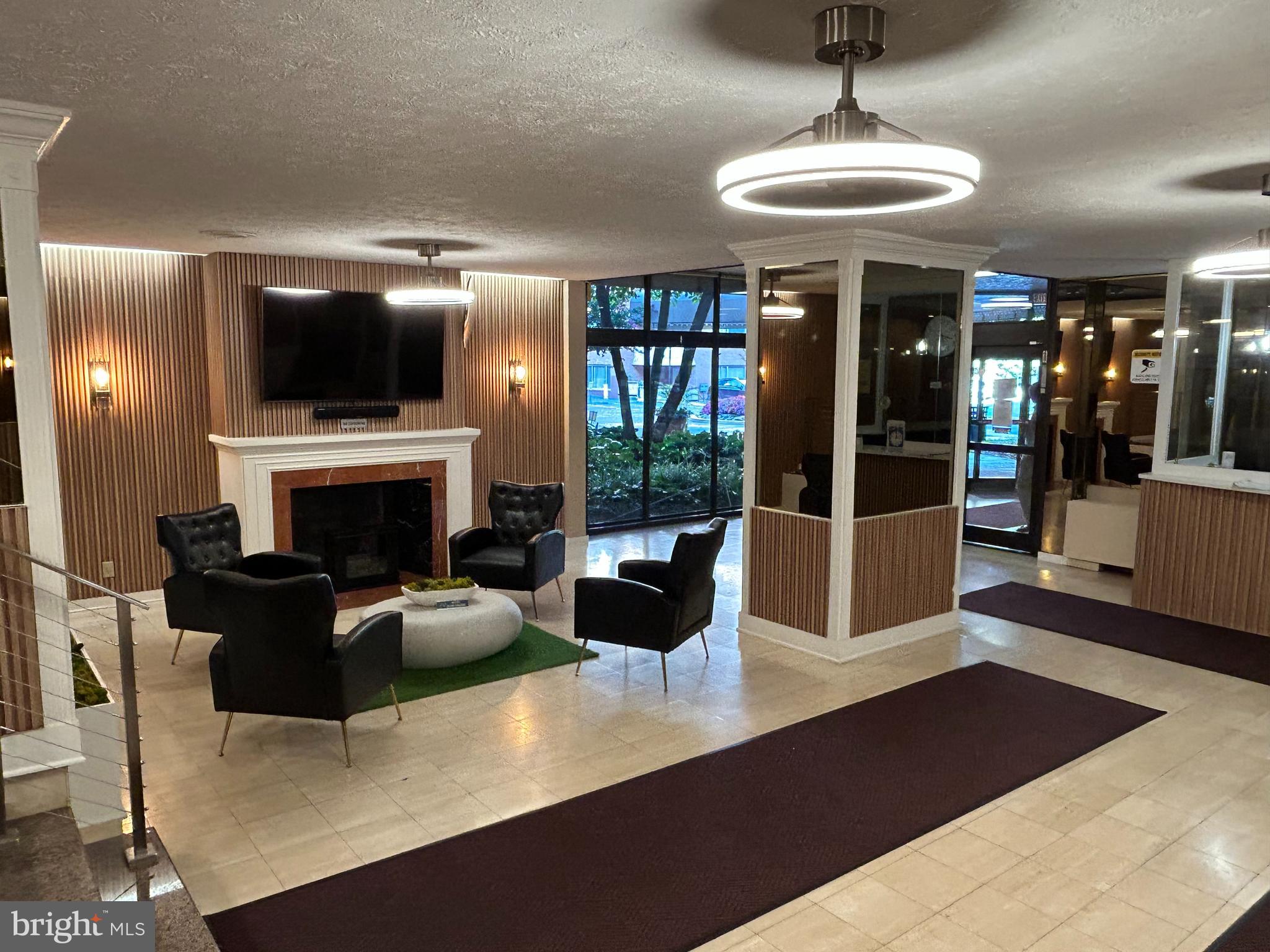 1021 ARLINGTON BOULEVARD 942