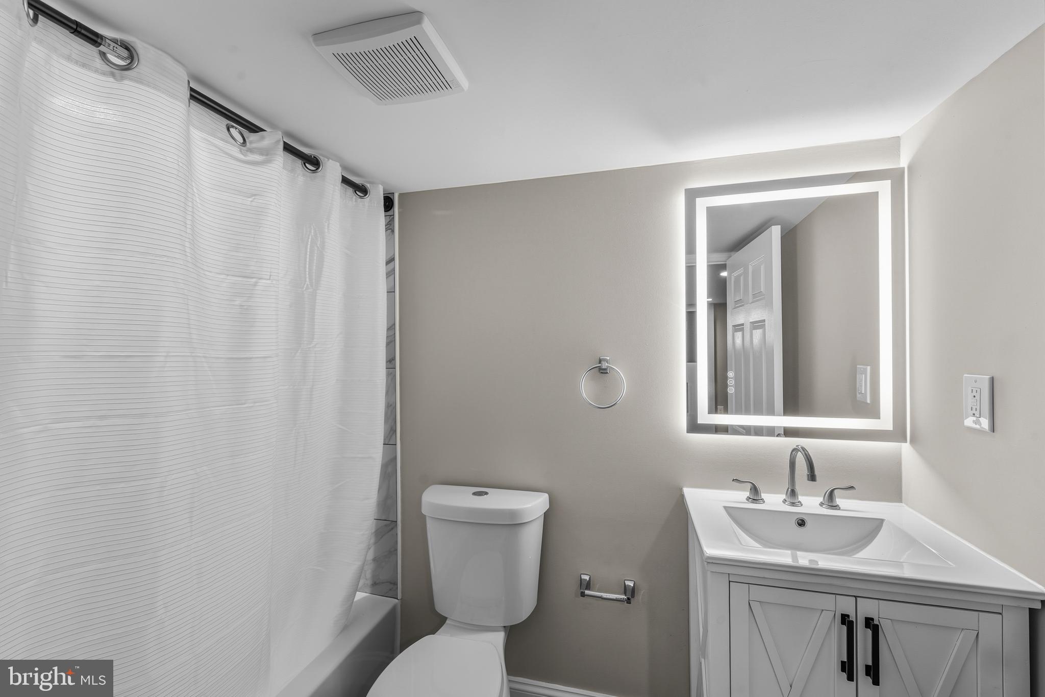 FOUR BY FOUR - Residential