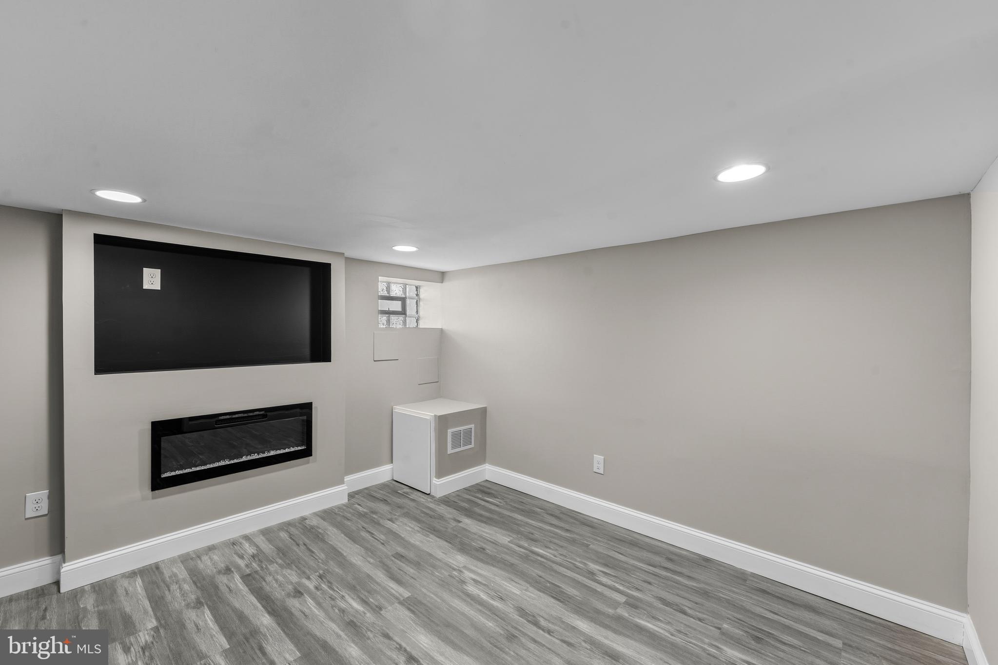 FOUR BY FOUR - Residential