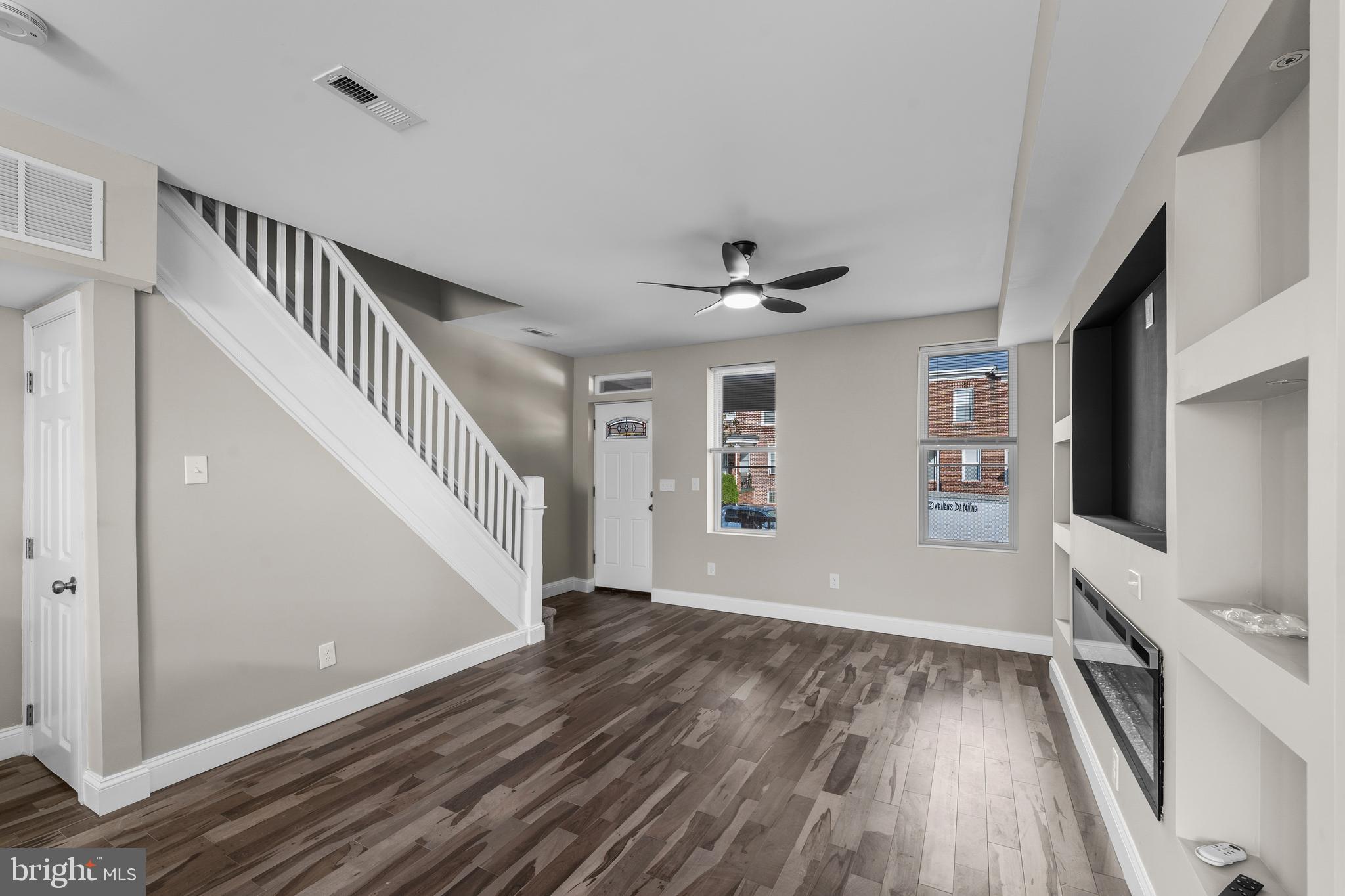 FOUR BY FOUR - Residential