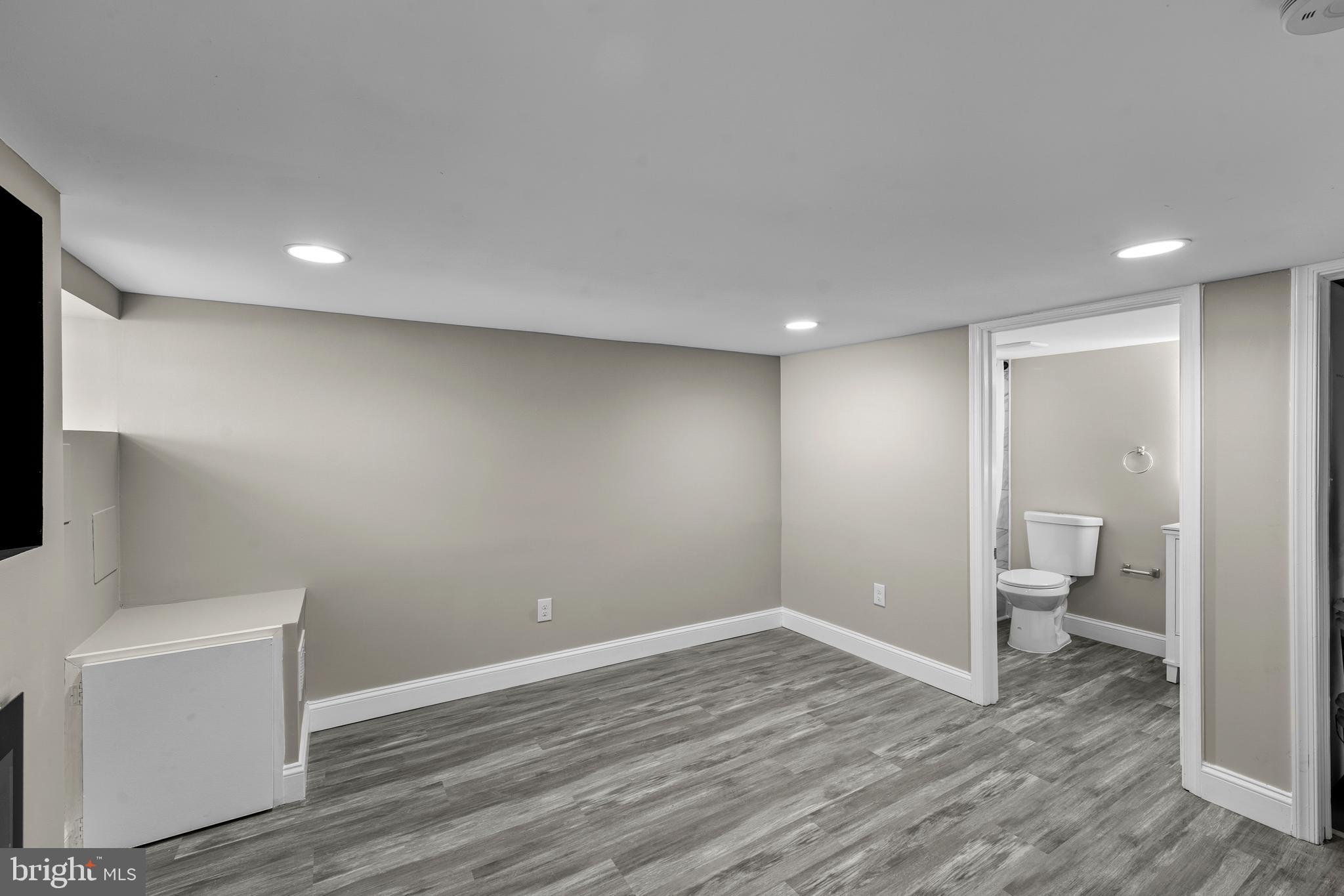 FOUR BY FOUR - Residential