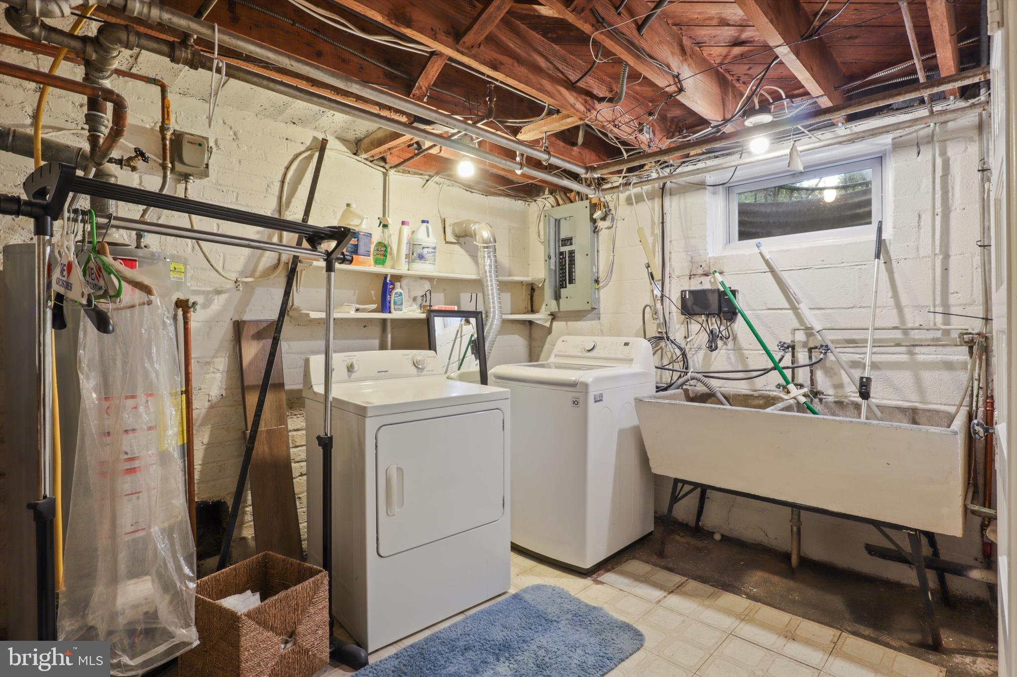 OVER LEE KNOLLS - Residential Lease