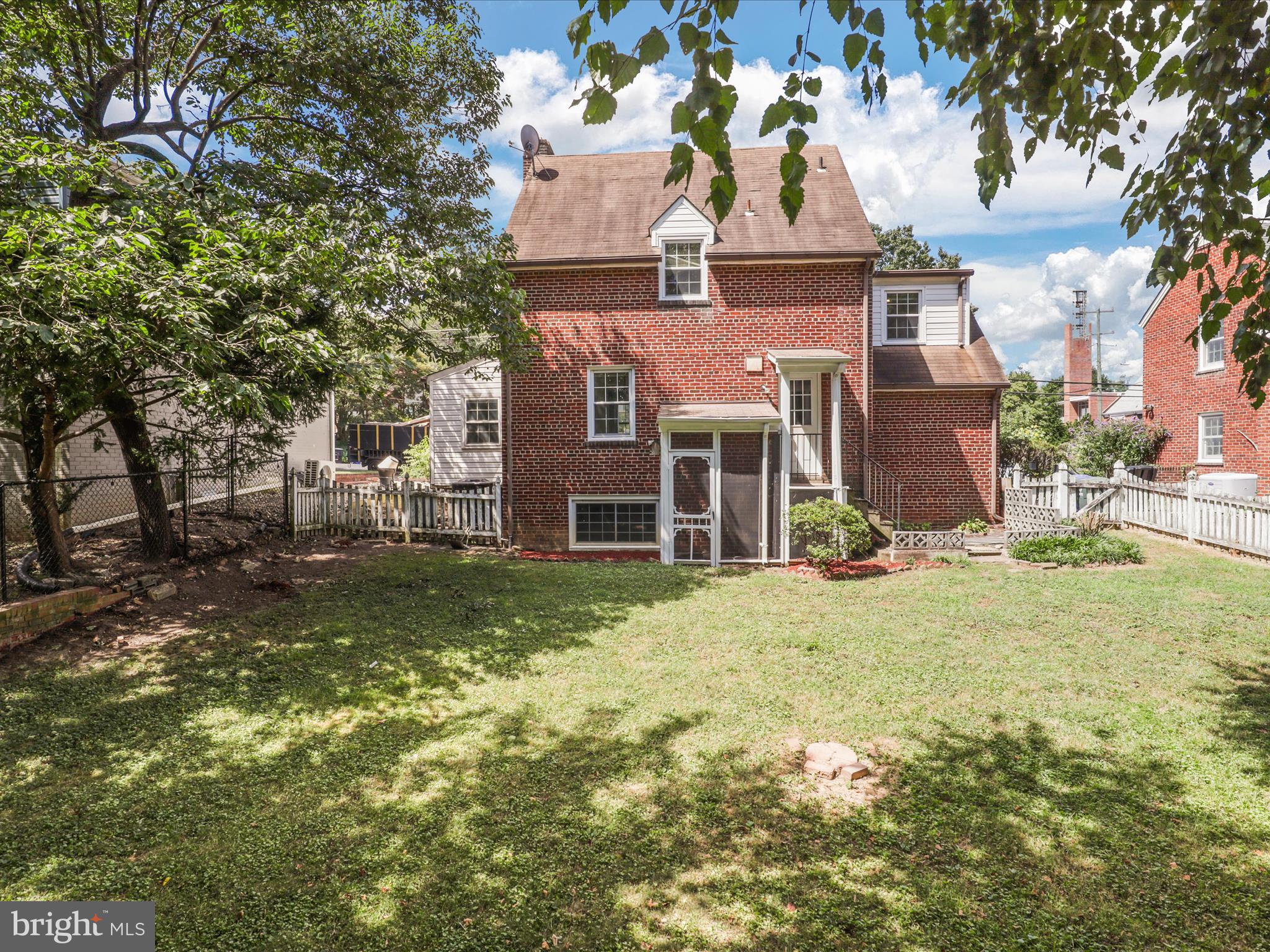 OVER LEE KNOLLS - Residential Lease