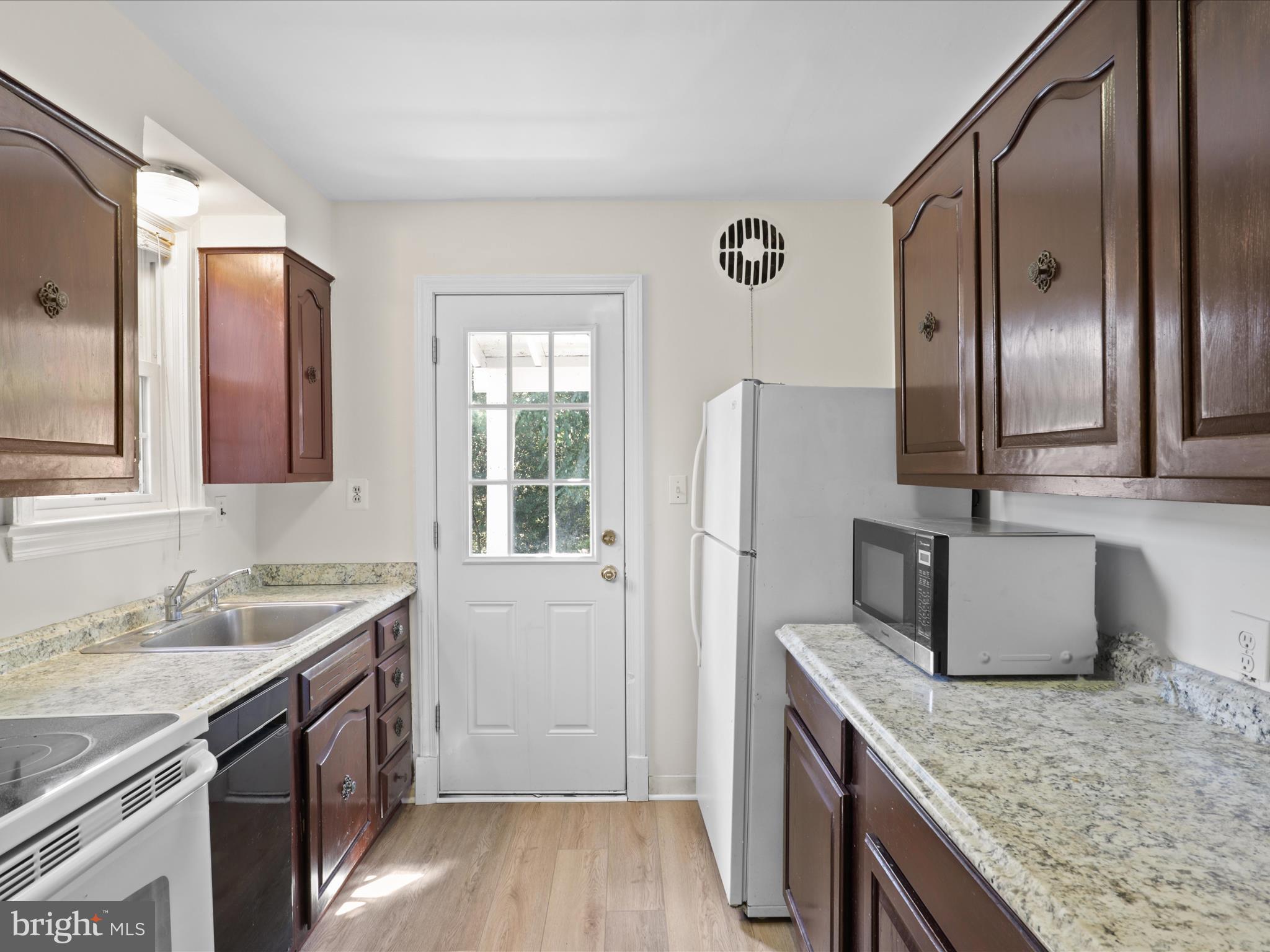 OVER LEE KNOLLS - Residential Lease