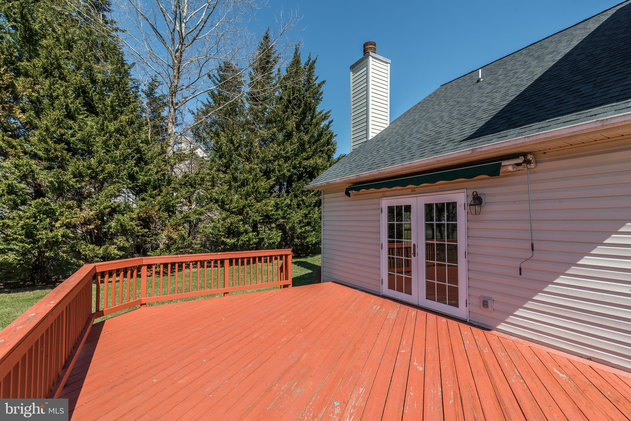 LAYTONSVILLE KNOLLS - Residential Lease