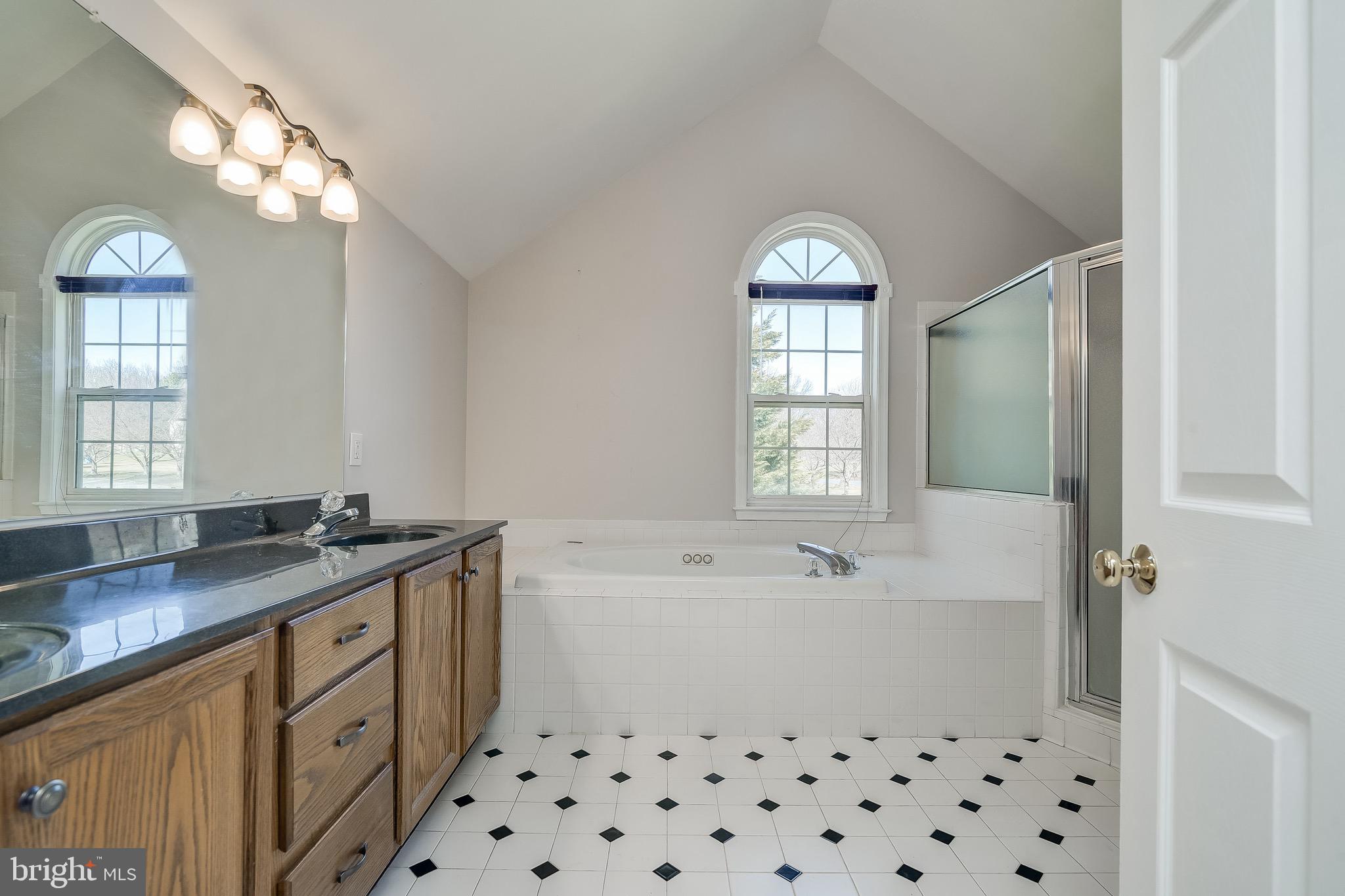 LAYTONSVILLE KNOLLS - Residential Lease