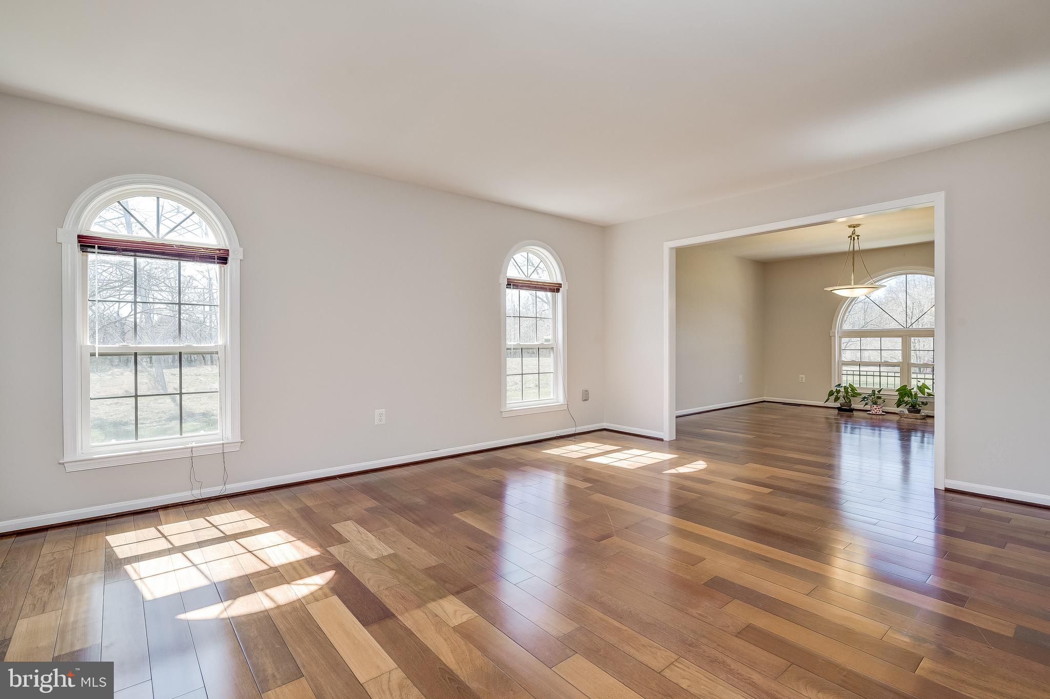 LAYTONSVILLE KNOLLS - Residential Lease