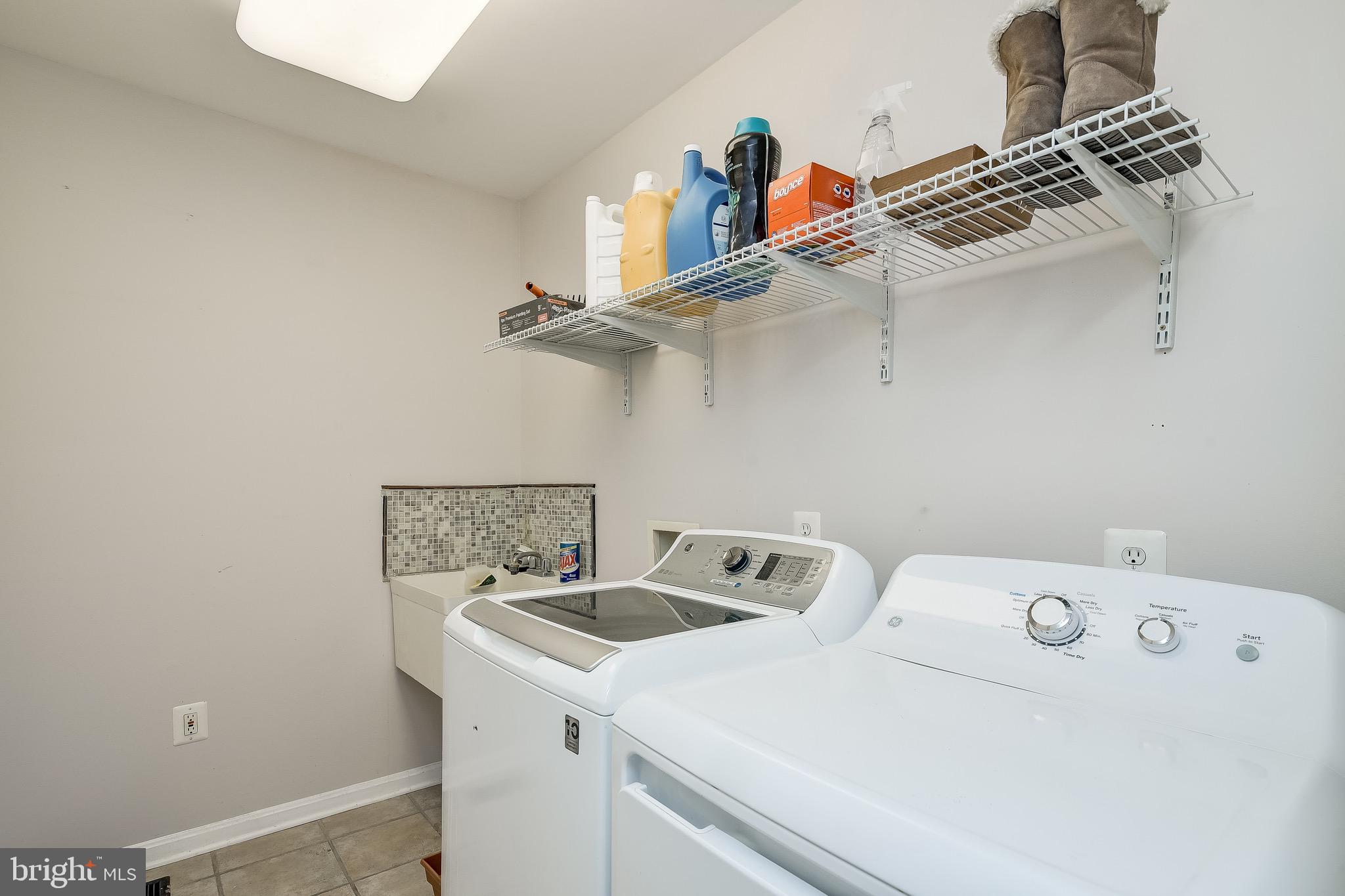 LAYTONSVILLE KNOLLS - Residential Lease