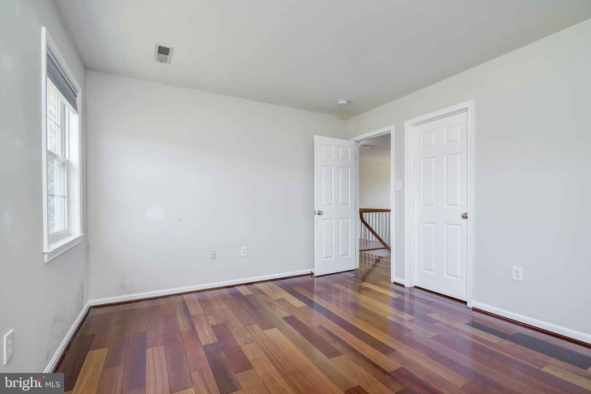 LAYTONSVILLE KNOLLS - Residential Lease