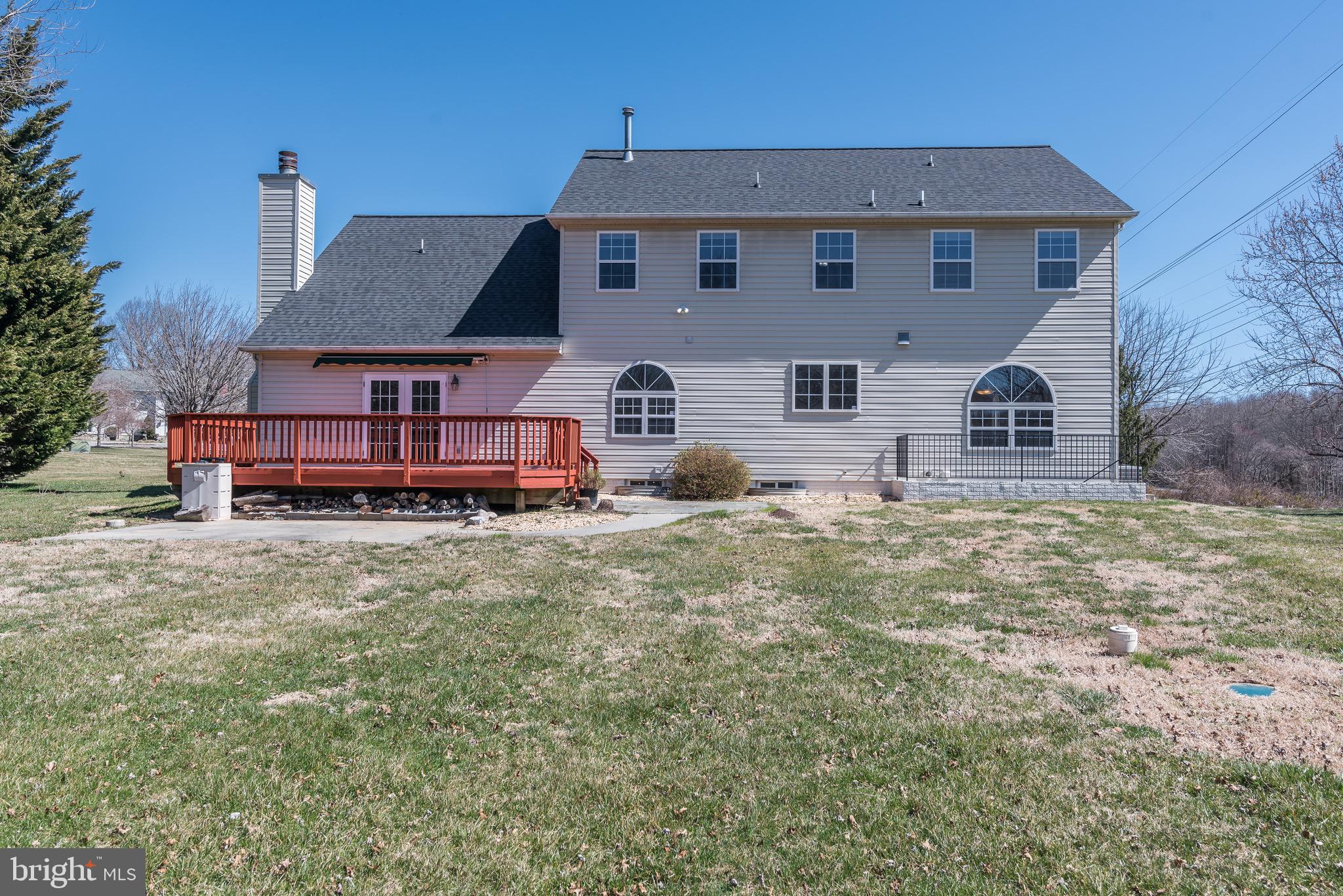 LAYTONSVILLE KNOLLS - Residential Lease