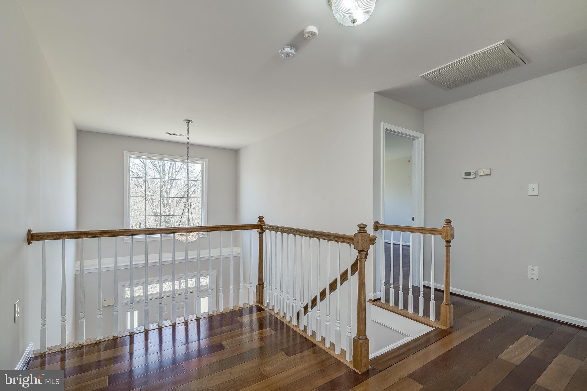 LAYTONSVILLE KNOLLS - Residential Lease