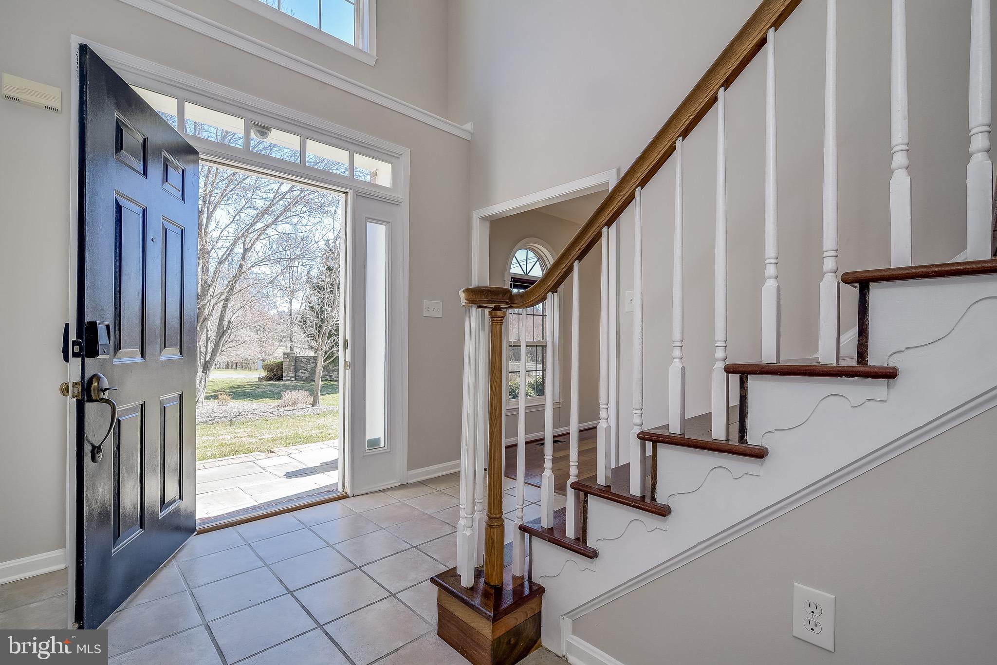 LAYTONSVILLE KNOLLS - Residential Lease