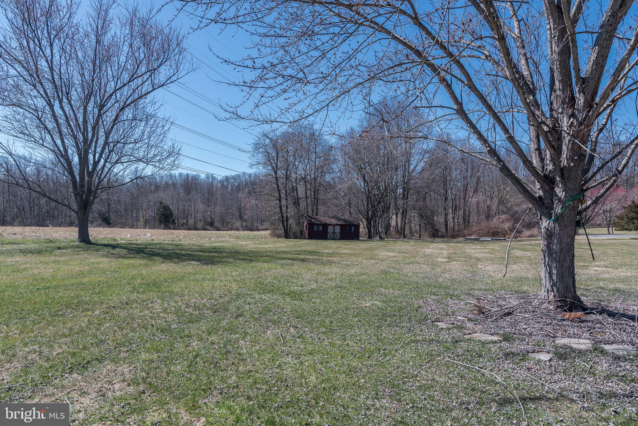 LAYTONSVILLE KNOLLS - Residential Lease