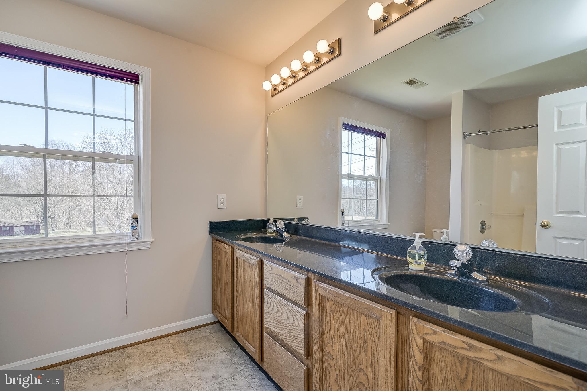 LAYTONSVILLE KNOLLS - Residential Lease