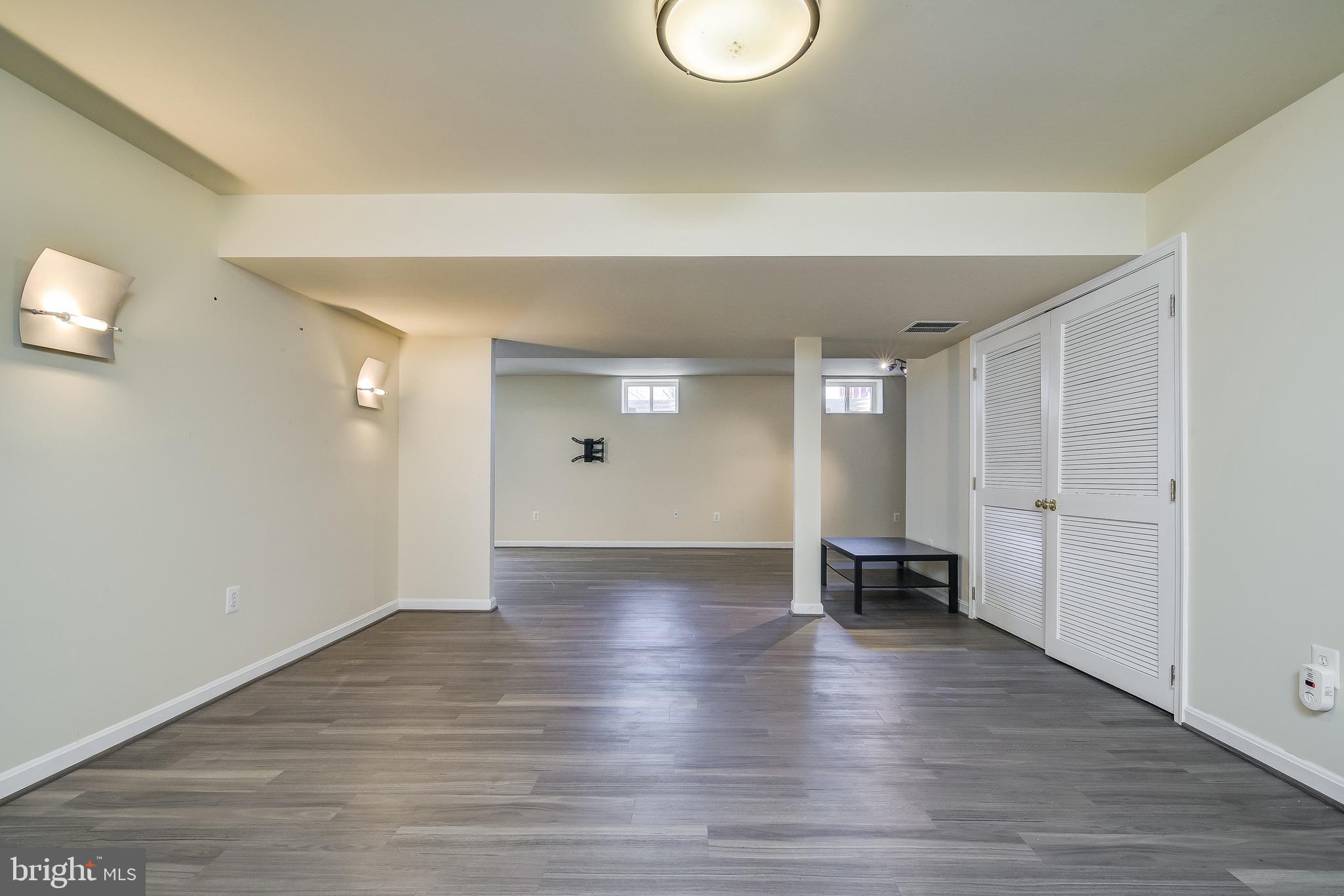 LAYTONSVILLE KNOLLS - Residential Lease