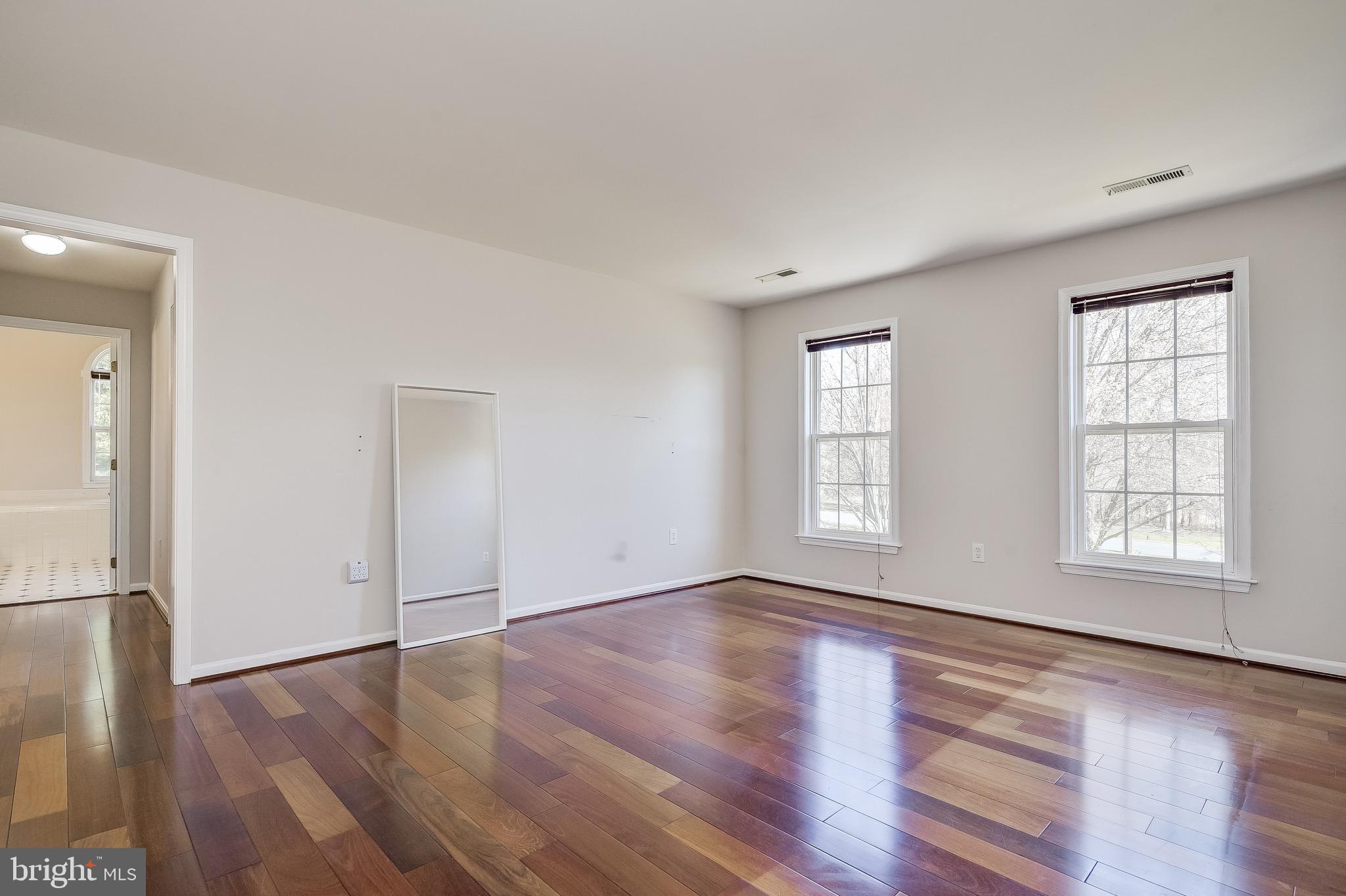 LAYTONSVILLE KNOLLS - Residential Lease