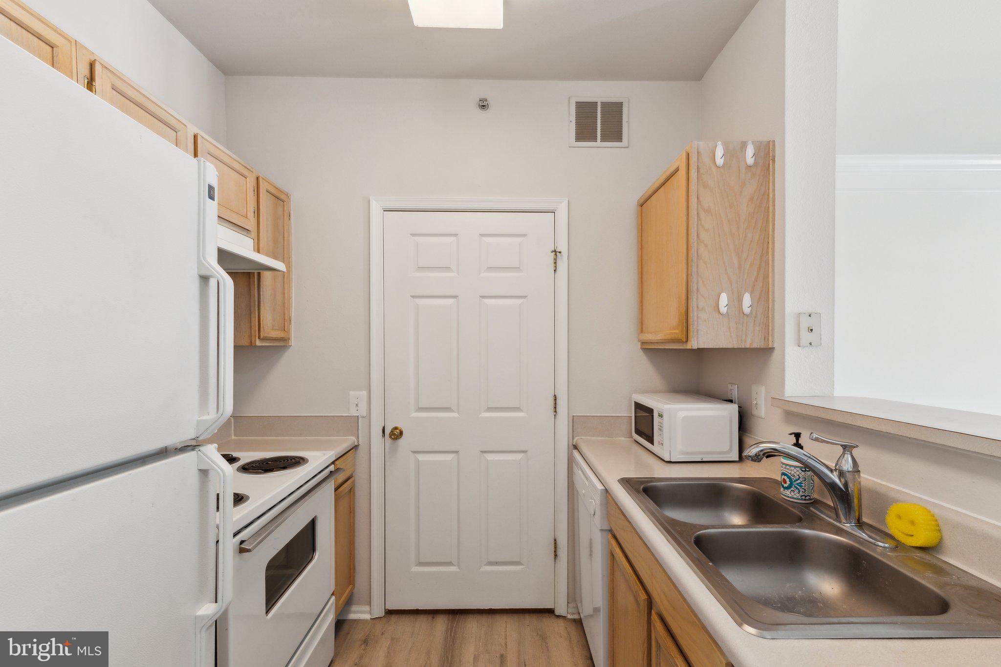 GATES OF MCLEAN - Residential Lease