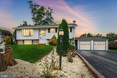 Photo of 934 Raymee Drive, LANCASTER, PA 17601 (MLS # PALA2059192)