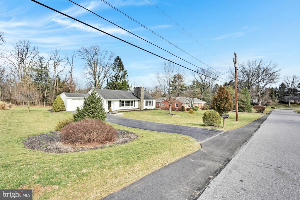 Photo of 24 N BAUSMAN DR, LANCASTER, PA 17603 (MLS # PALA2031294)