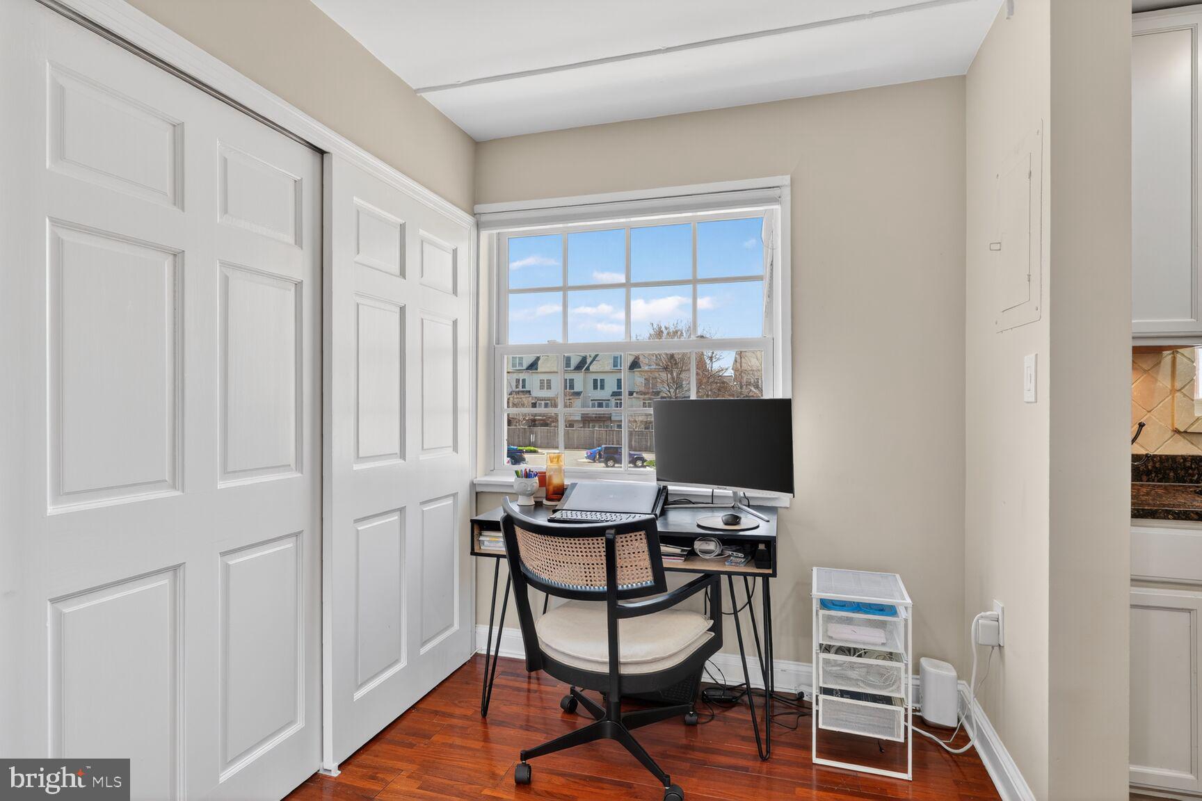 1718 W ABINGDON DRIVE 201