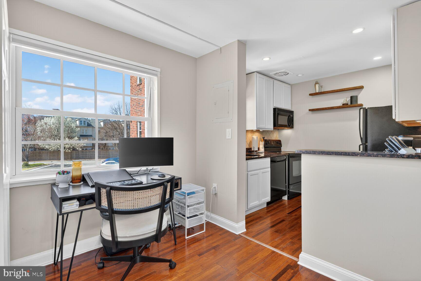 1718 W ABINGDON DRIVE 201