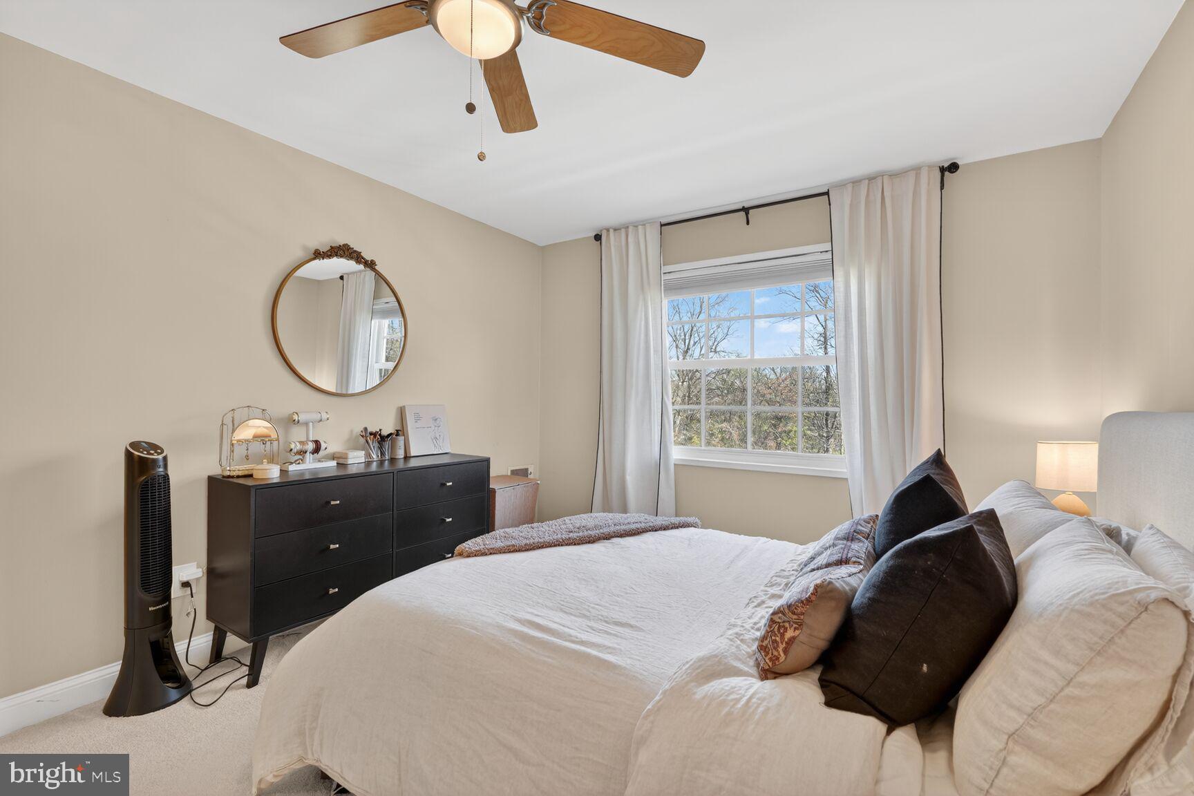 1718 W ABINGDON DRIVE 201