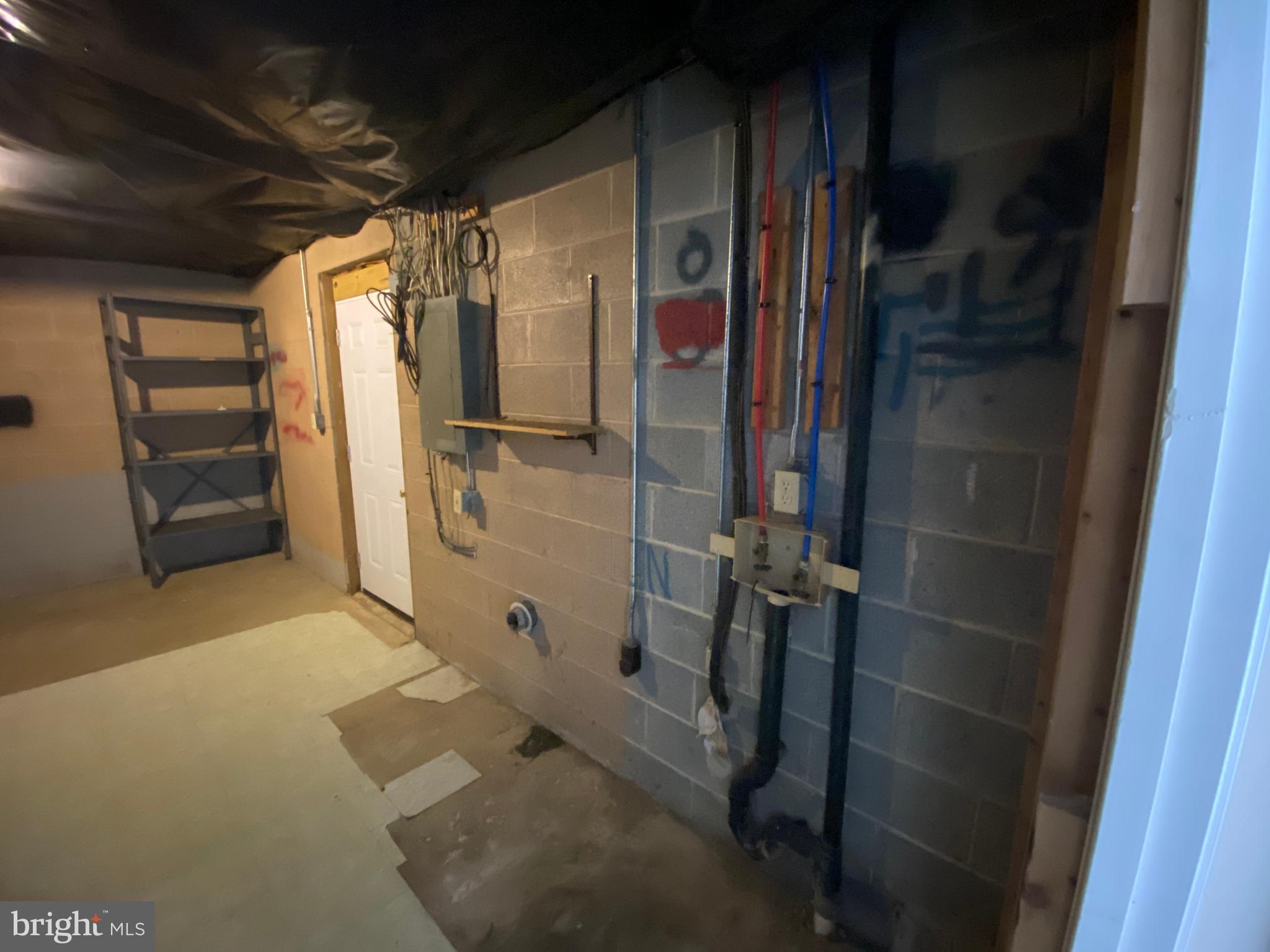 LAKE CAROLINE - Residential Lease