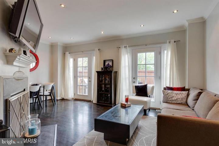 KING HENRY COURT - Residential Lease