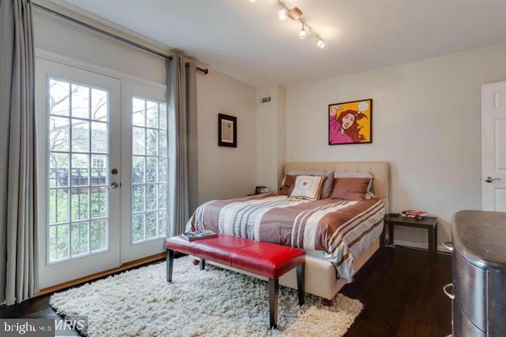 KING HENRY COURT - Residential Lease