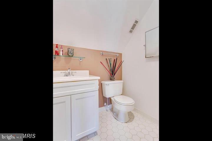 KING HENRY COURT - Residential Lease