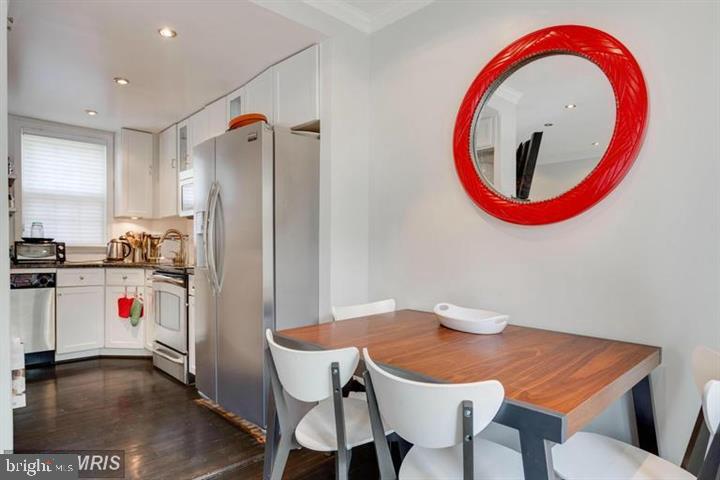 KING HENRY COURT - Residential Lease