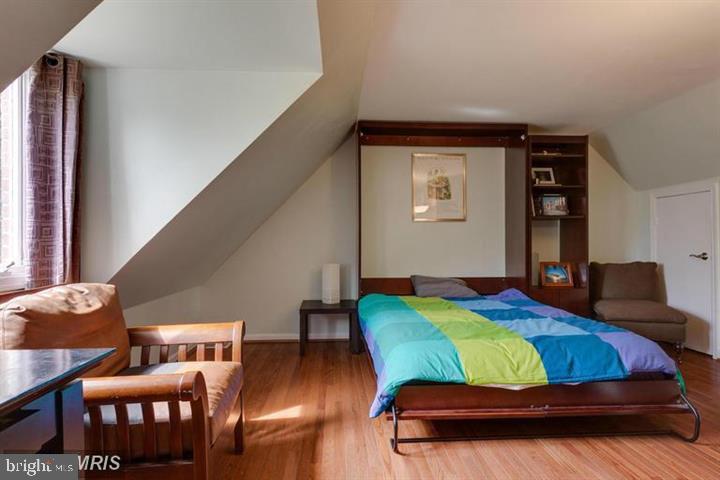 KING HENRY COURT - Residential Lease