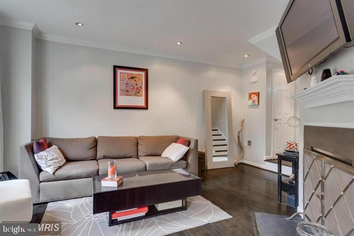 KING HENRY COURT - Residential Lease