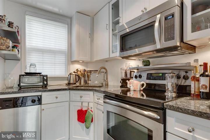 KING HENRY COURT - Residential Lease