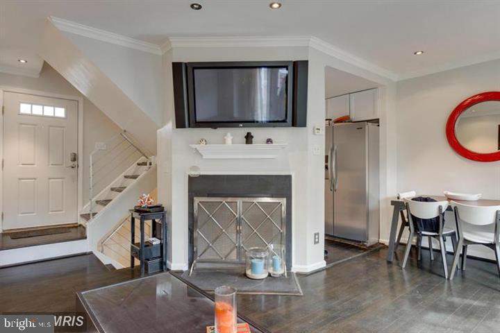 KING HENRY COURT - Residential Lease