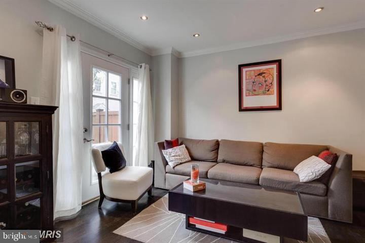 KING HENRY COURT - Residential Lease