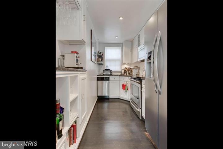 KING HENRY COURT - Residential Lease