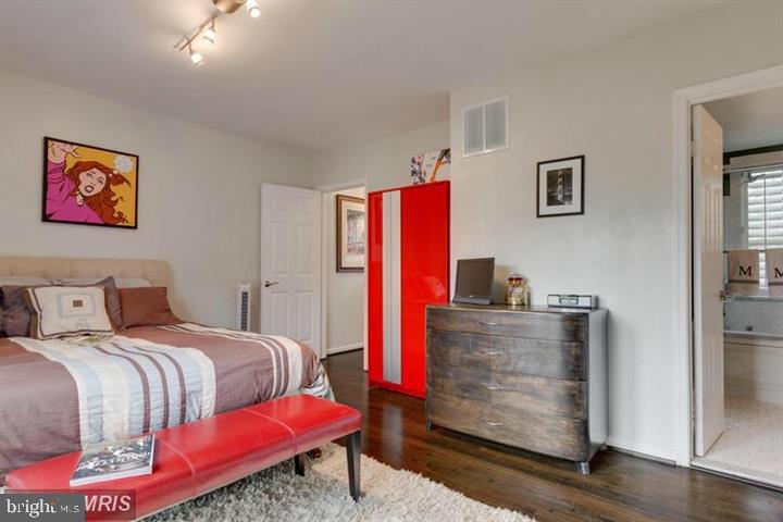 KING HENRY COURT - Residential Lease